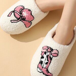SLIPPERS Novelty Soft Plush Cozy - Howdy
